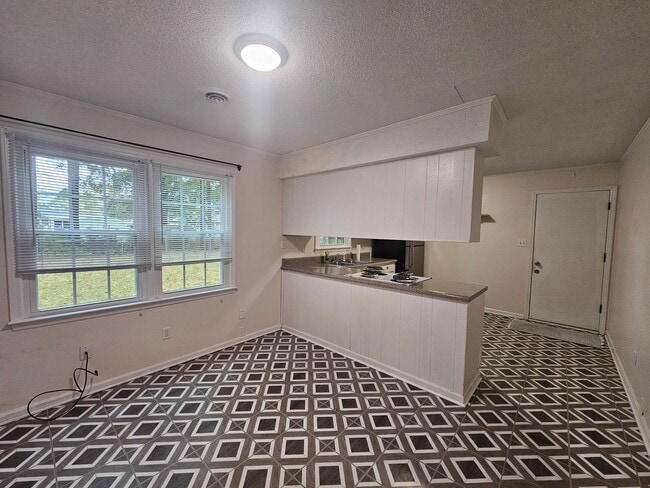 Building Photo - 308 Kenwood Dr