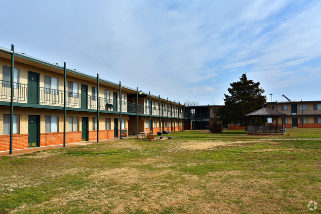 Building Photo - Calico Corners