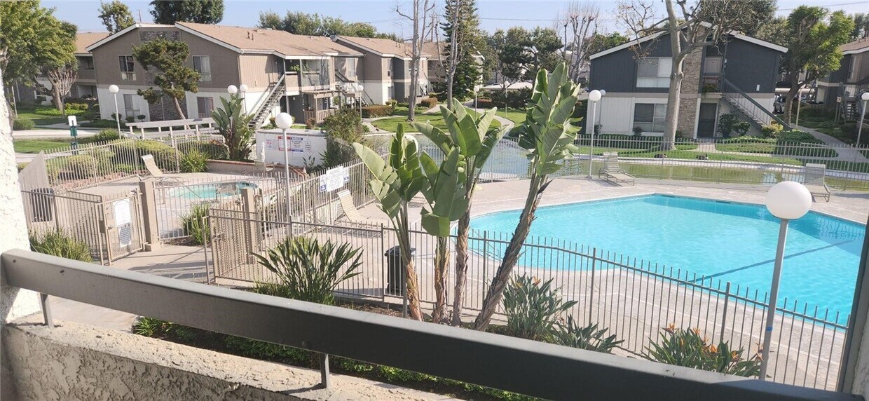 2817 S Fairview St Unit H, Santa Ana, CA 92704 Condo for Rent in
