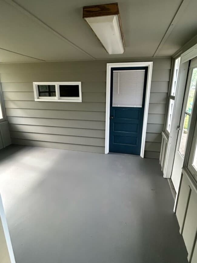 Building Photo - 3 Bedroom Home in Valpo