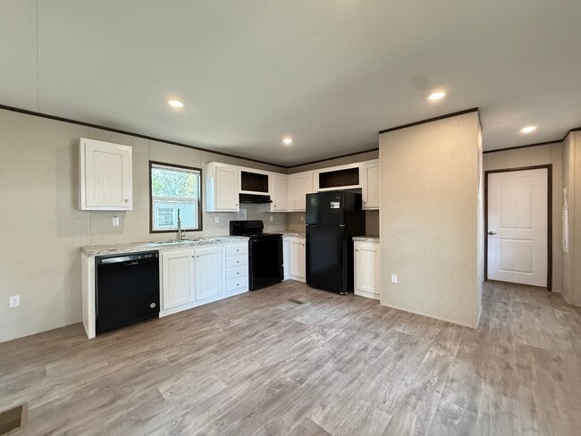 Building Photo - 127 Peggy St