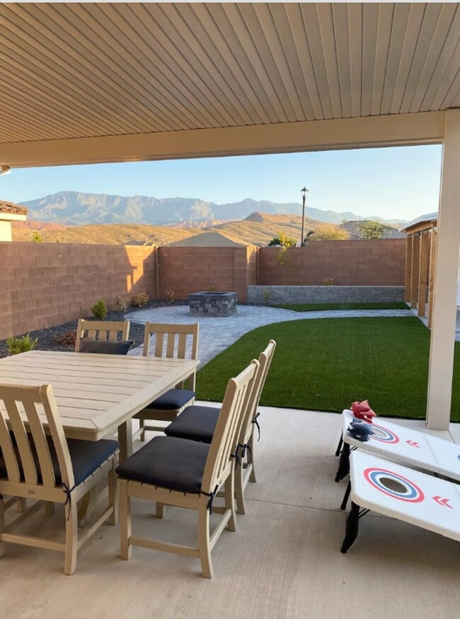 Building Photo - Home with great yard in Hurricane