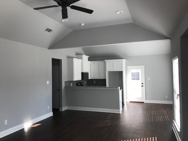 Foto del edificio - Fantastic updated home built in 2017!