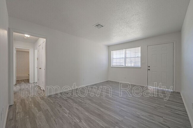 Building Photo - 8920 S Ross Ave