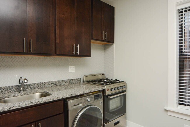 Foto del edificio - 434.5 W Belden Ave