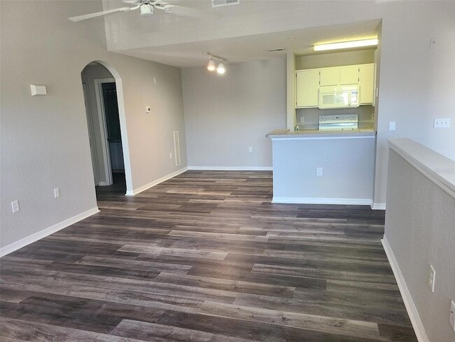 Foto del edificio - 8933 Manor Loop
