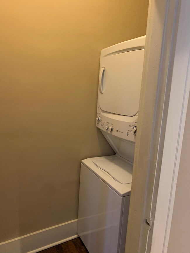 laundry - 2075 Madison Ave