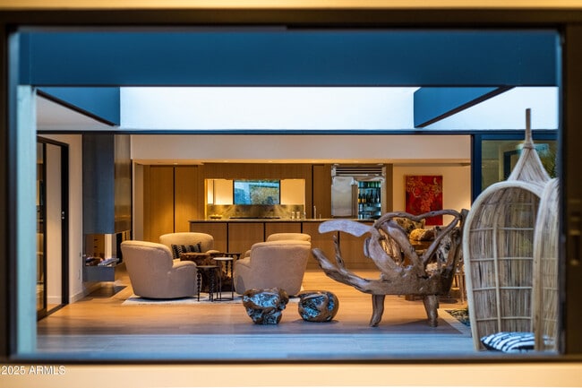 Building Photo - 5311 E Mitchell Dr