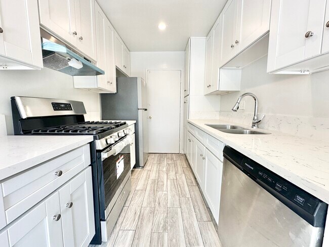 Building Photo - 1200 Laurel Ave West Hollywood, CA 90046