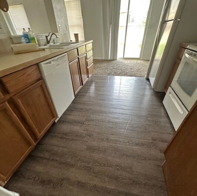Building Photo - 3 Bedroom House for rent