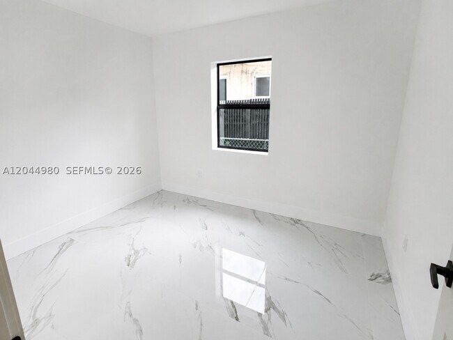 Building Photo - 3435 SW 91 Ave