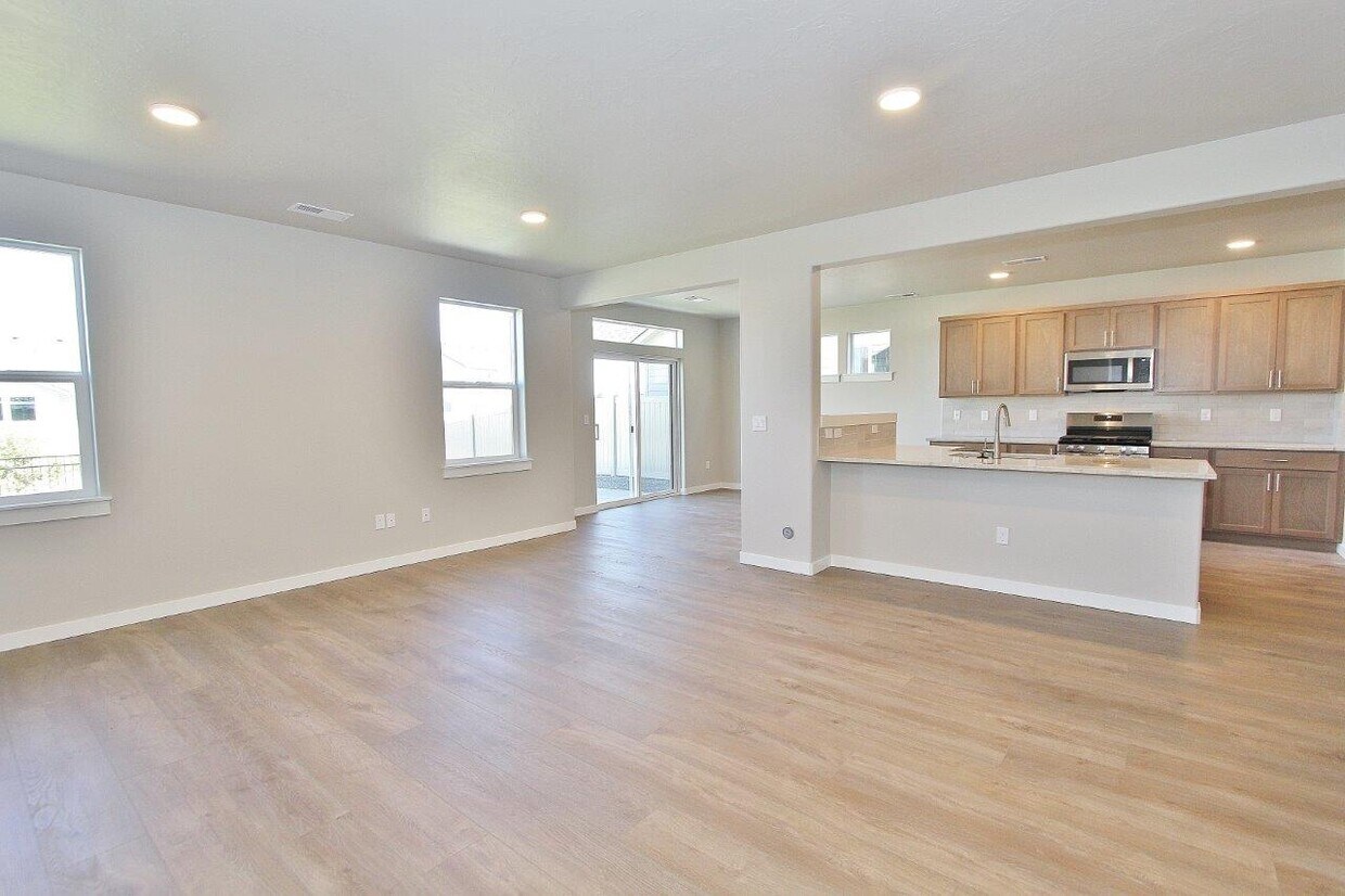 Foto principal - 4032 N Glider Ave