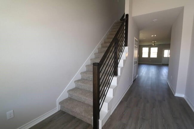 Building Photo - 221 Papaya Dr