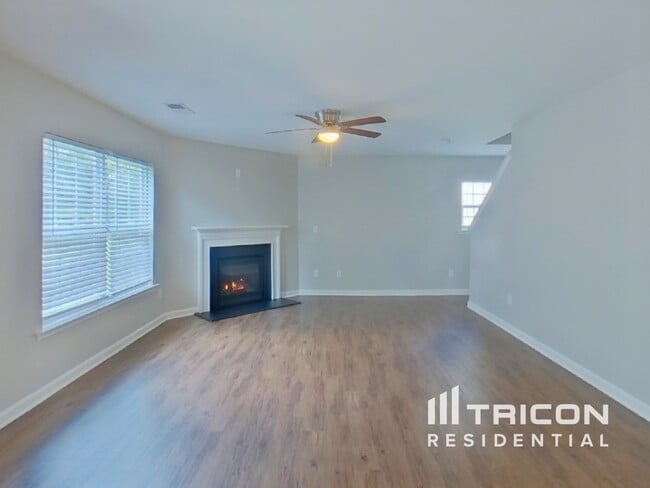 Building Photo - 417 Saddleback Trl