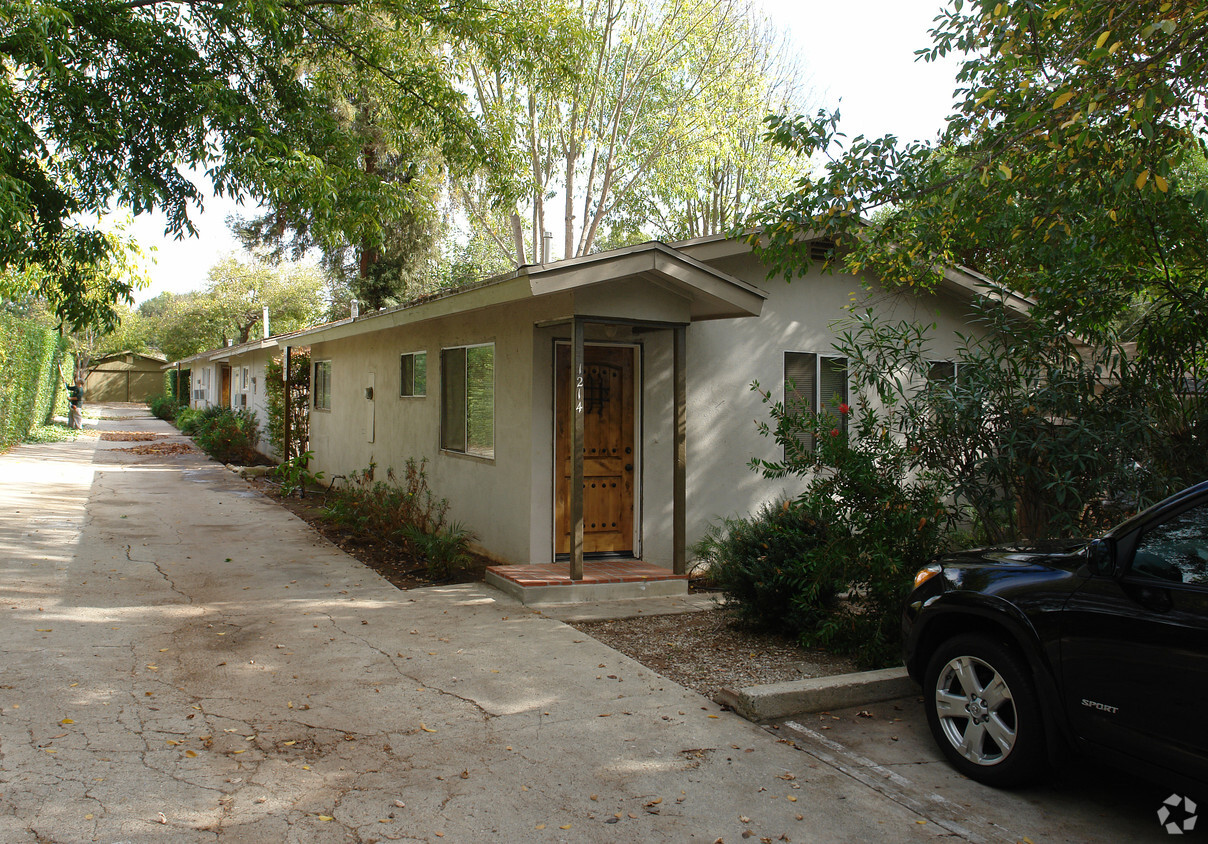 Primary Photo - Tico Road Cottages