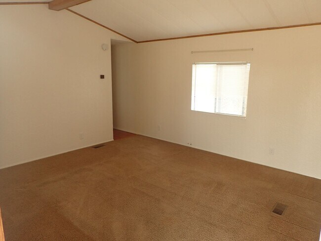 Foto del edificio - Cute Trailer with Spacious Backyard