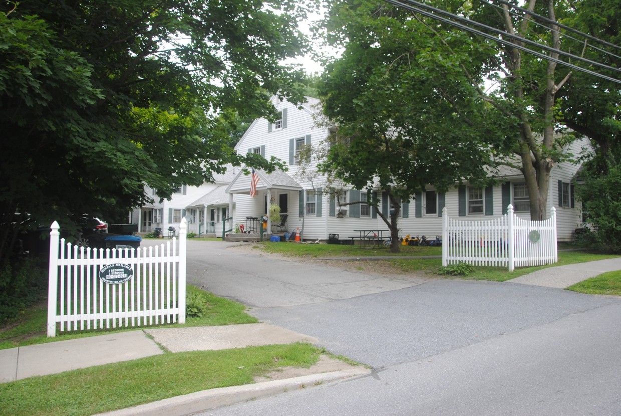 Foto principal - 59 E Arlington Rd