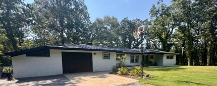 Building Photo - 704 Akers Rd