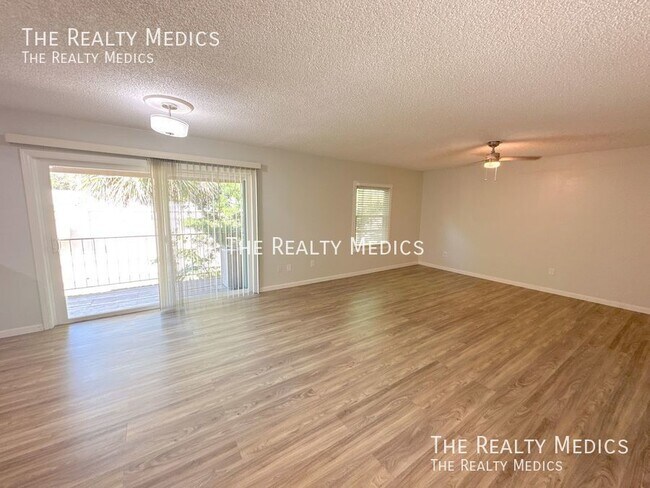 Foto del edificio - BEAUTIFUL 2 Bedroom / 2 Bathroom Condo in ...