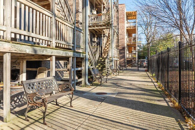 Patio - Woodlawn Commons