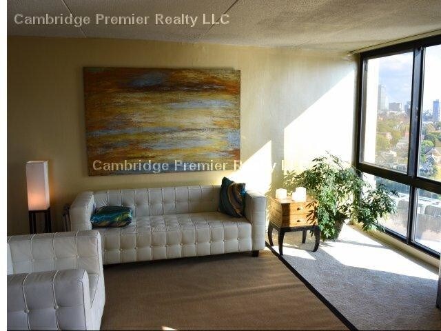 Primary Photo - 808 Memorial Dr