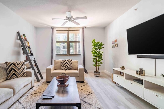Foto del edificio - 2401 NE 65th St