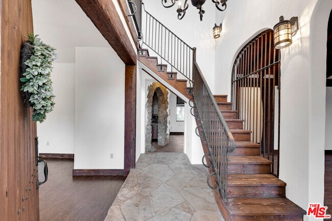 Foto del edificio - 32140 Windrush Rd