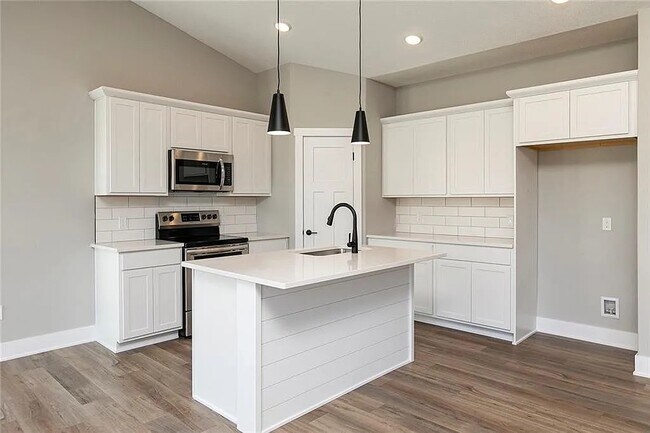 Foto del edificio - 529 Meadows Ct