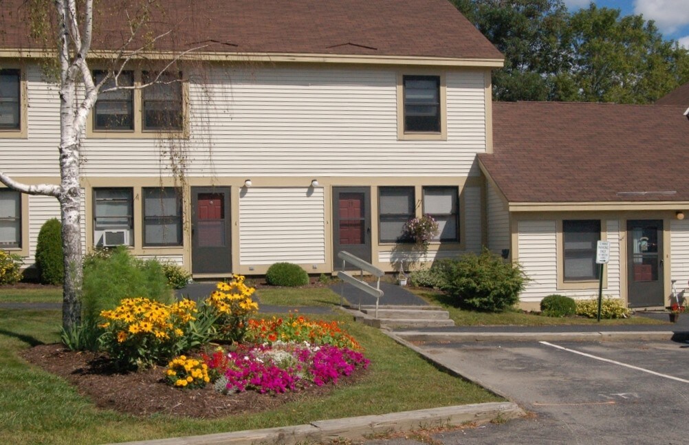 Primary Photo - 323 Husson Ave
