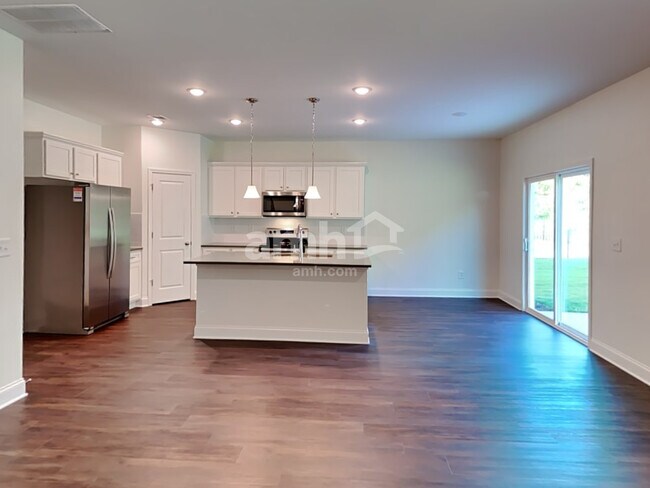 Foto del edificio - 3820 Chivalry Dr