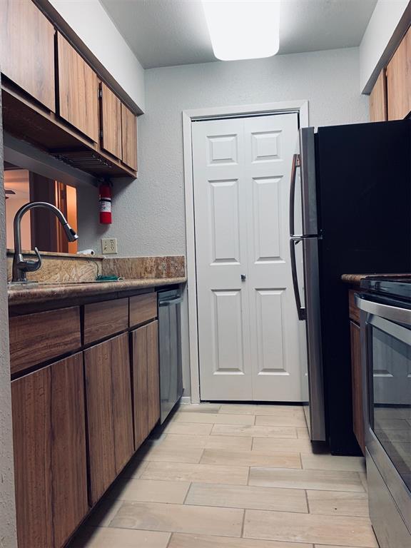 Foto del edificio - 766 Memorial Mews St