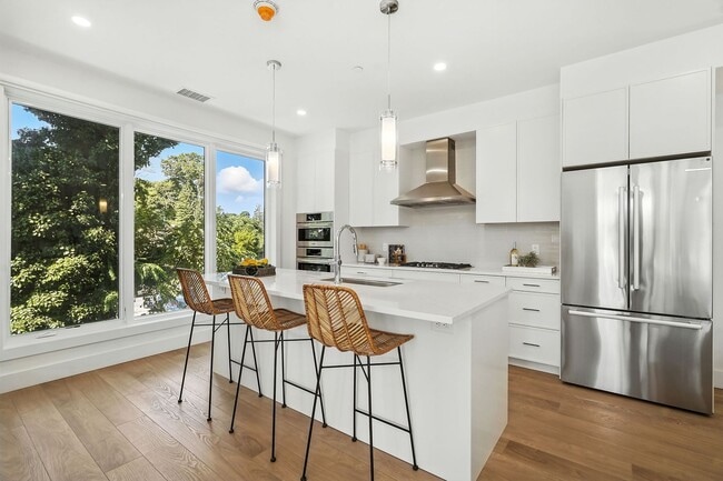 Building Photo - Harrison Grand