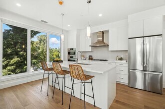 Building Photo - Harrison Grand