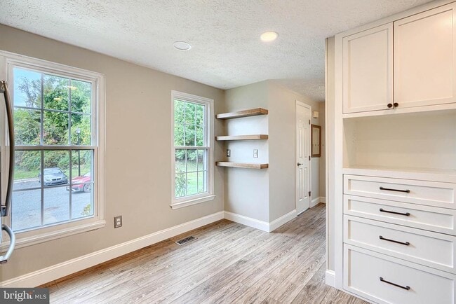 Building Photo - 1725 Beechbank Way
