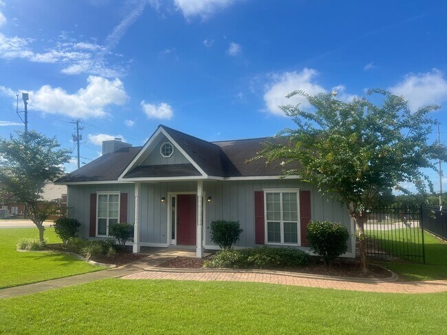 Building Photo - 102 Commons Dr