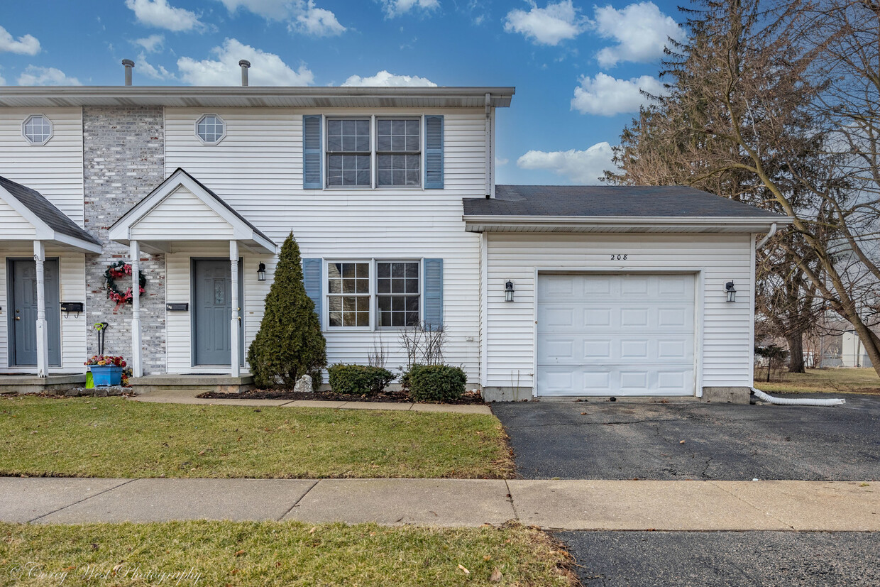 Primary Photo - 208 Gurler St