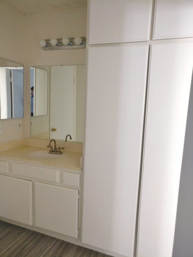 Building Photo - 8421 Cedros Ave