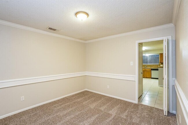 Building Photo - 8010 Goldengrove Dr