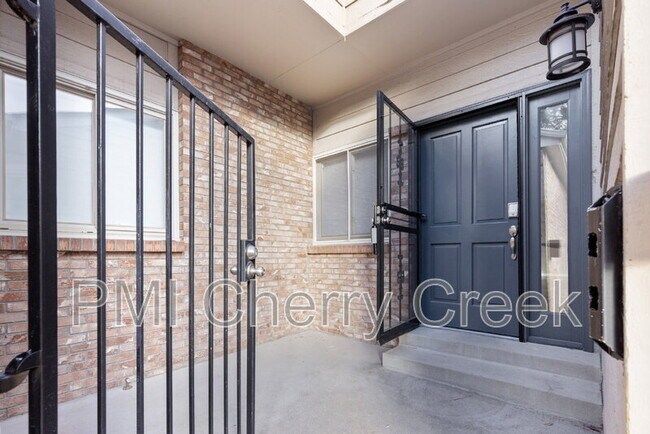 Foto del edificio - 6545 E Exposition Ave