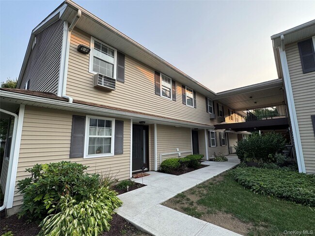 Foto del edificio - 100 Hillside Dr