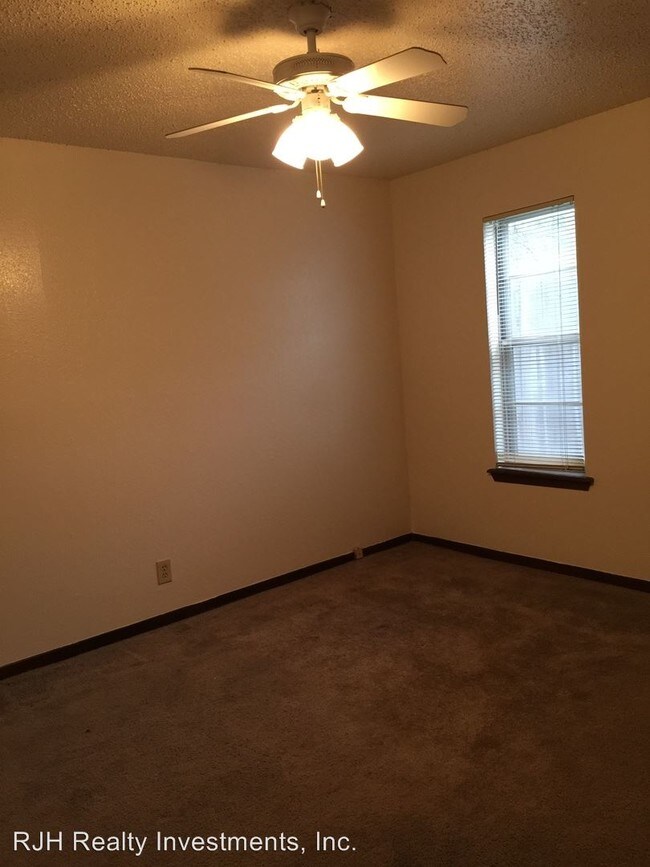 Building Photo - 2221 Lafayette Dr