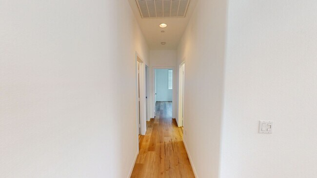 Foto del edificio - Available Now: Cozy 4 Bedroom 2.5 Bath Hom...