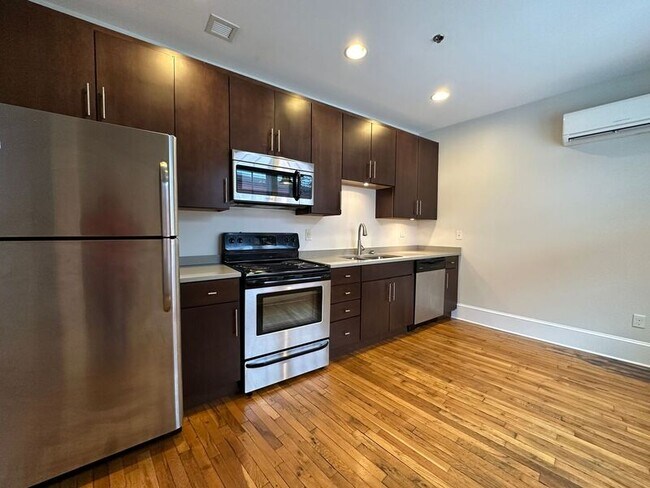 Foto del edificio - 444 Haywood Rd
