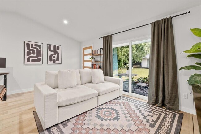 Foto del edificio - 1213 Hollow Creek Dr