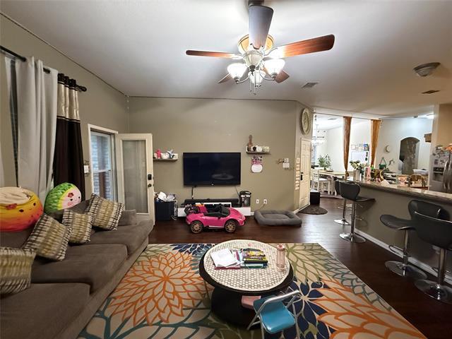 Foto del edificio - 1619 Mineral Springs Dr