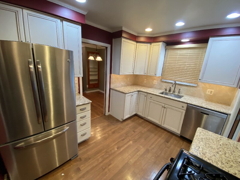 Primary Photo - 305 Park Dr