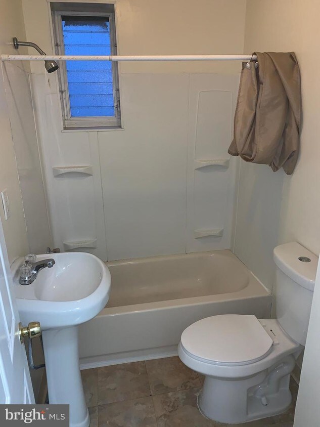 Foto principal - 6515 Bingham St