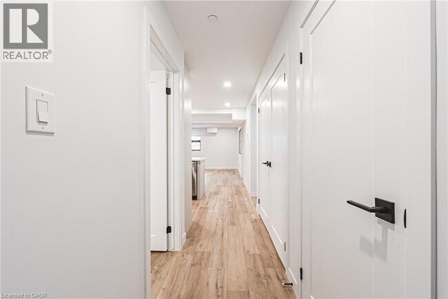 Photo du bâtiment - 555 Sanatorium Rd