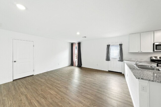 Foto del edificio - New Construction Home Ready NOW