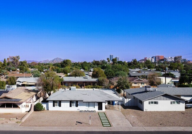 Building Photo - MODERN TEMPE HOME 1 MILE AWAY FROM ASU CAM...